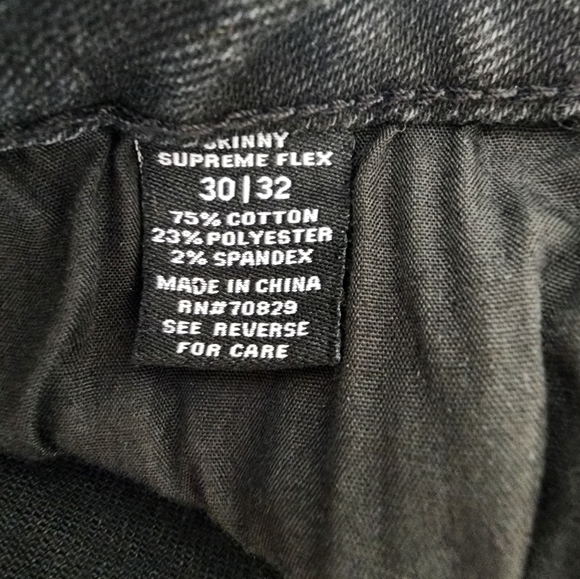 Rue21 Premium Paint Splatter Distressed Skinny Jeans in Washed Black Size 30x31 - Picture 7 of 8